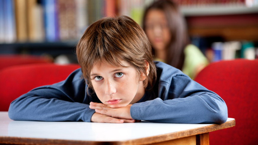 Många elever med kronisk trötthet på grund av huvudvärk upplever värk i såväl mage som huvud, blir deprimerade och att tappar koncentrationen. Foto: Shutterstock